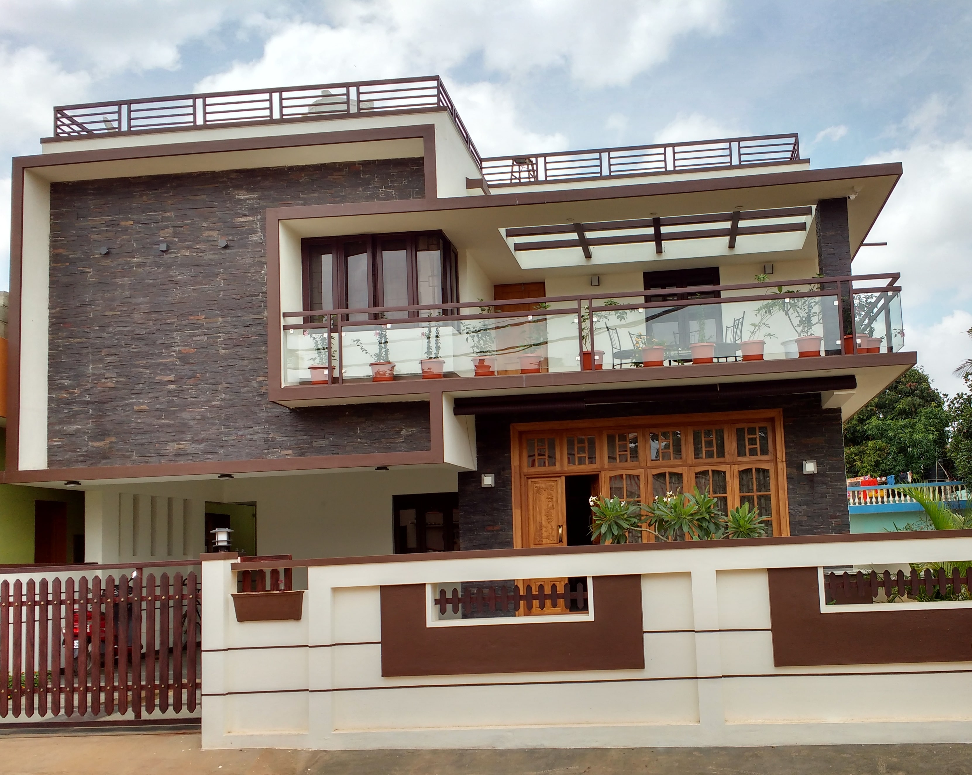 ARCHITECT ,INTERIOR DESIGNER AND VASTU CONSULTANT